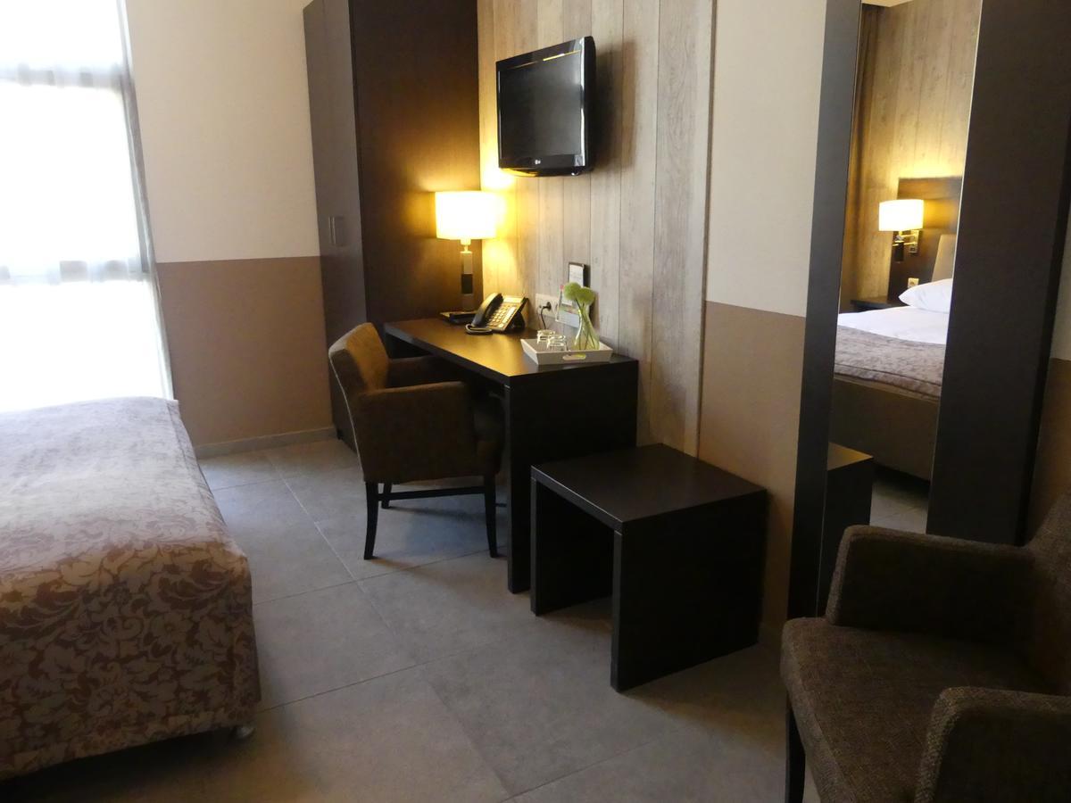 Hotel De Maaskant Maaseik Extérieur photo